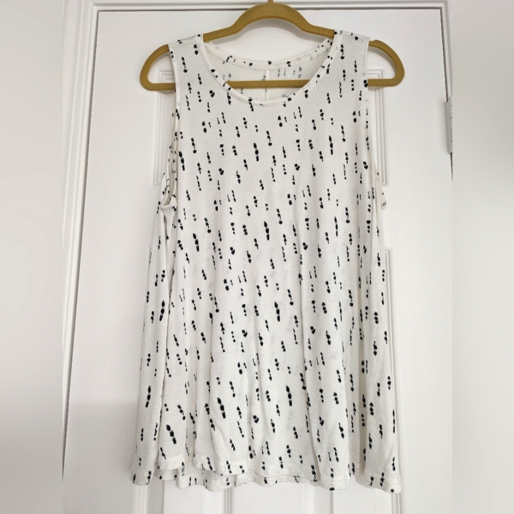 Apt. 9 (XL) Black & White Print Tank